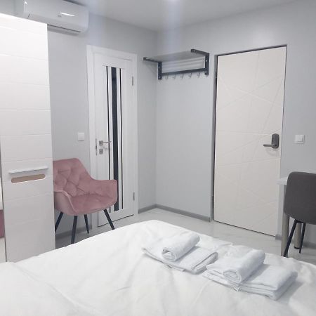 New Apartments Vip 3 Lviv Eksteriør billede